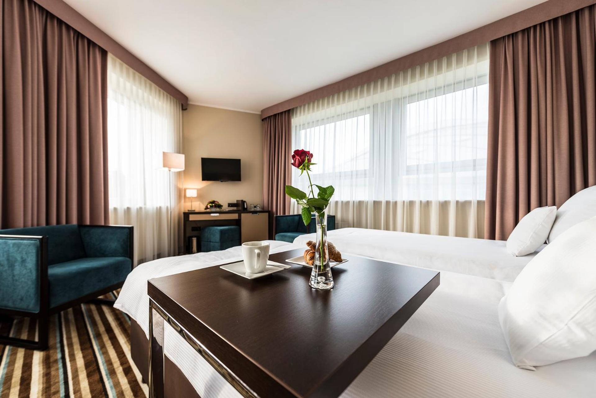 Hotel Victor Pruszkow Desilva Zimmer foto
